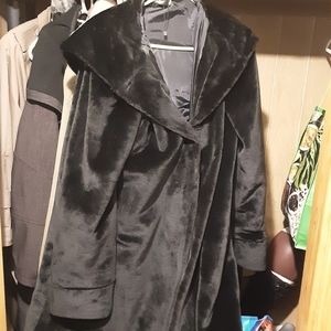 Fake short fur coat  the size is 2xl  the color is black